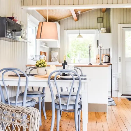 Semesterbostad Two-bedroom Holiday In Dronningmølle