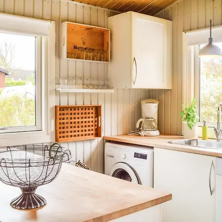 Semesterbostad Two-bedroom Holiday In Dronningmølle