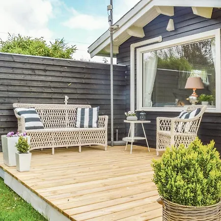 Semesterbostad Two-bedroom Holiday In